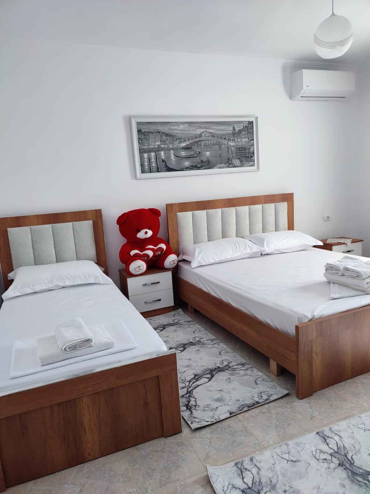 Guest House Eloid Berat Habitación foto